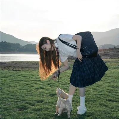 川流不息 海报